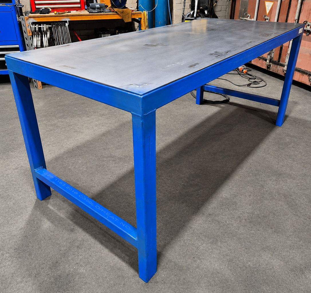 Stock fixed steel workbench